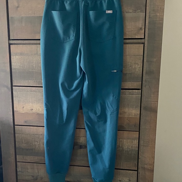 💕Figs Teal Technical Collection Scrub Set 💕 - Picture 6 of 7